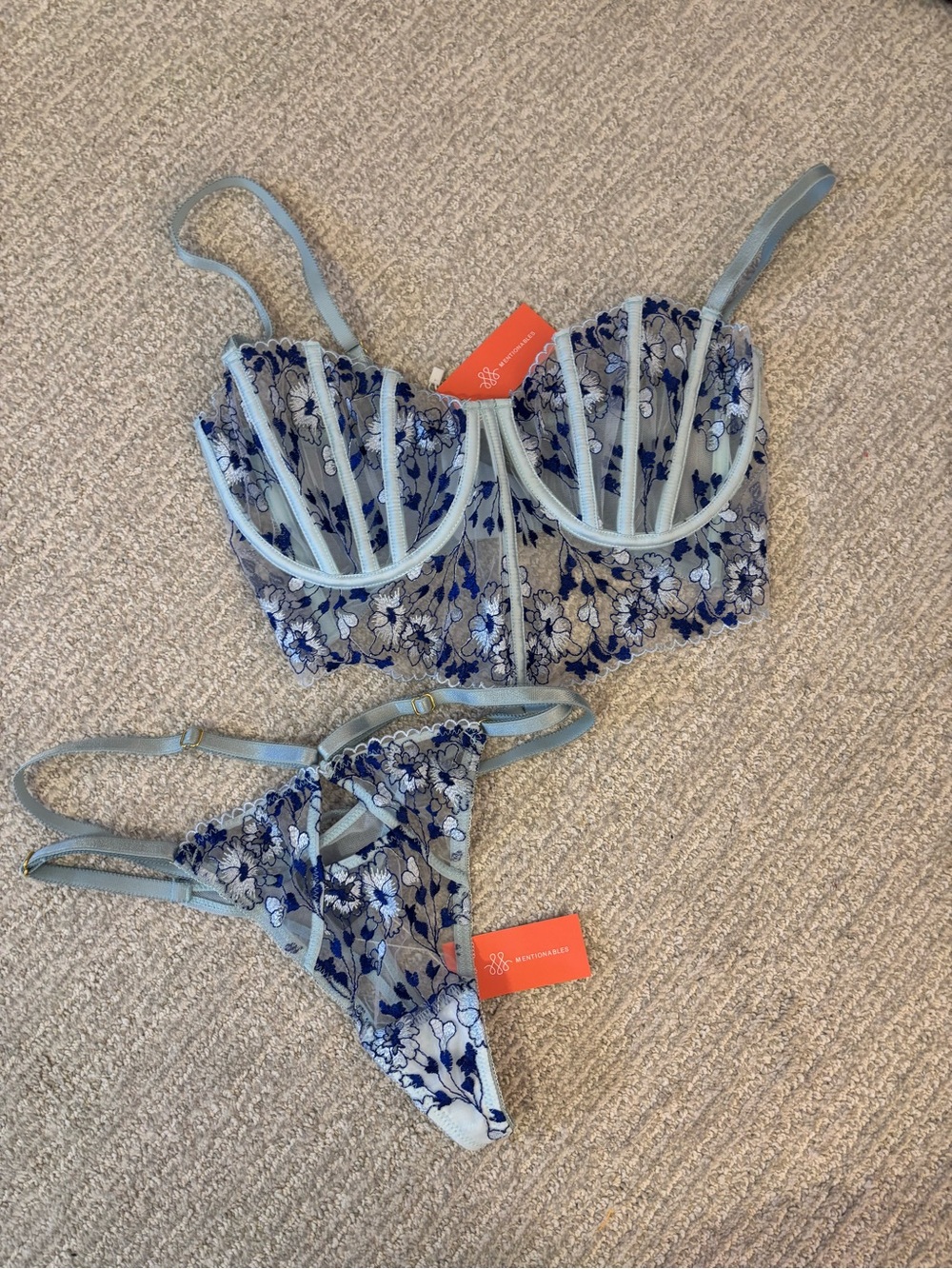 Floral Lace Underwire Bra & Thong Set - Embroidered